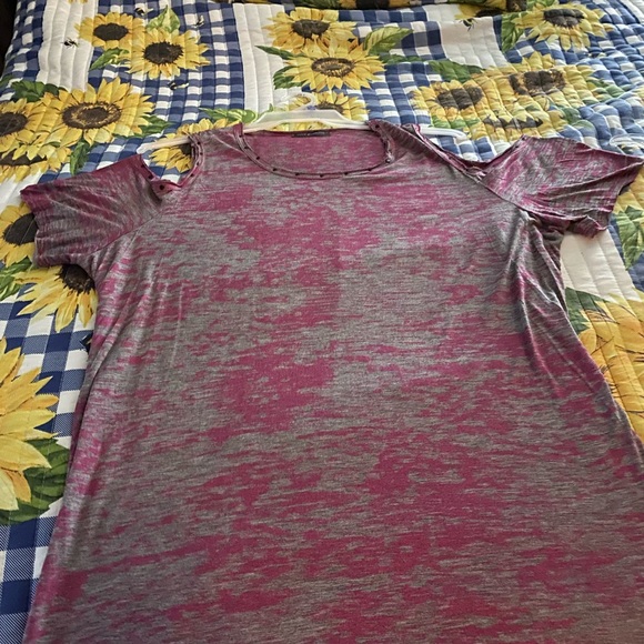 Ladies size 3X top. Peekaboo sleeves. - Picture 11 of 11